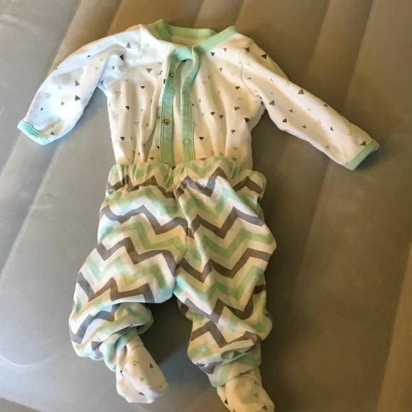 Carters 6 piece Baby boy Bundle size 0-3 mo - Picture 6 of 9